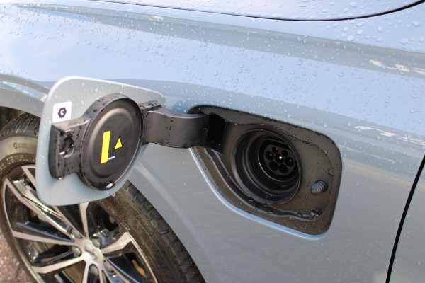 Volvo V60 2.0 T6 Plug-in hybrid AWD Plus Dark | Trekhaak | Adaptieve cruise | Memory | Camera