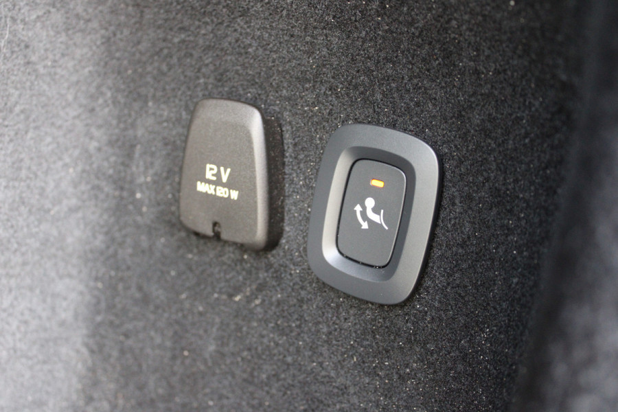 Volvo V60 2.0 T6 Plug-in hybrid AWD Plus Dark | Trekhaak | Adaptieve cruise | Memory | Camera