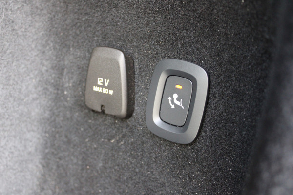 Volvo V60 2.0 T6 Plug-in hybrid AWD Plus Dark | Trekhaak | Adaptieve cruise | Memory | Camera