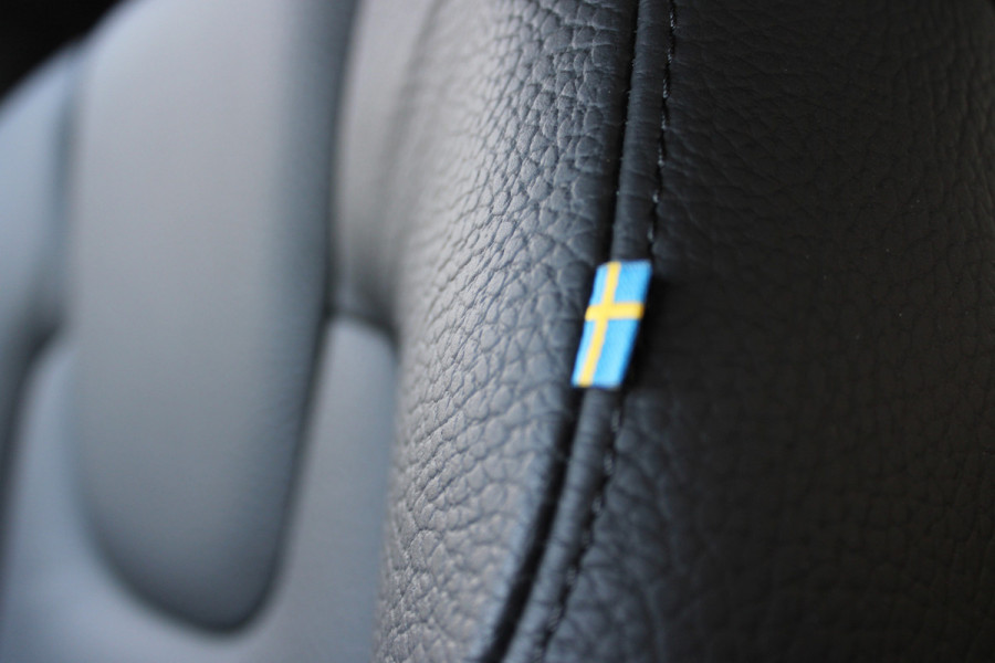 Volvo V60 2.0 T6 Plug-in hybrid AWD Plus Dark | Trekhaak | Adaptieve cruise | Memory | Camera