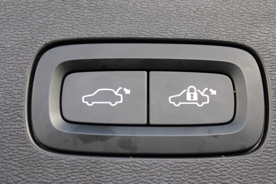 Volvo V60 2.0 T6 Plug-in hybrid AWD Plus Dark | Trekhaak | Adaptieve cruise | Memory | Camera