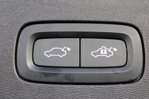 Volvo V60 2.0 T6 Plug-in hybrid AWD Plus Dark | Trekhaak | Adaptieve cruise | Memory | Camera