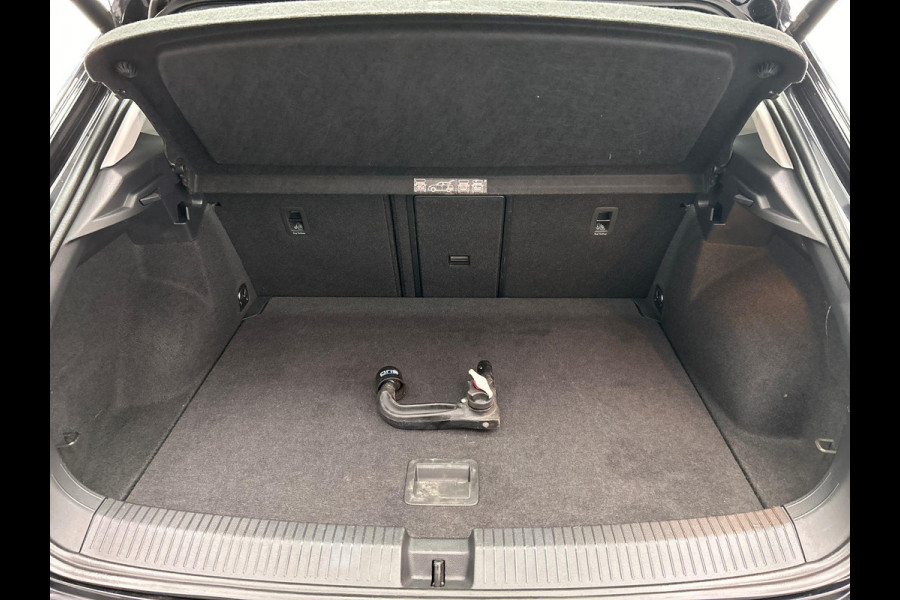 Volkswagen T-Roc 1.5 TSI Style Business Automaat Carplay Trekhaak Adaptive-cruise Navigatie
