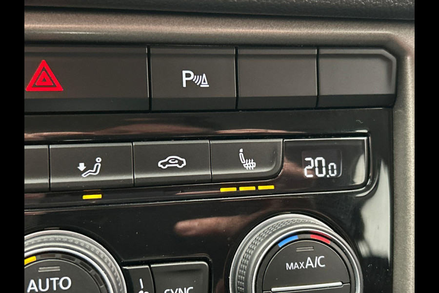 Volkswagen T-Roc 1.5 TSI Style Business Automaat Carplay Trekhaak Adaptive-cruise Navigatie