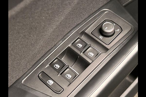 Volkswagen T-Roc 1.5 TSI Style Business Automaat Carplay Trekhaak Adaptive-cruise Navigatie