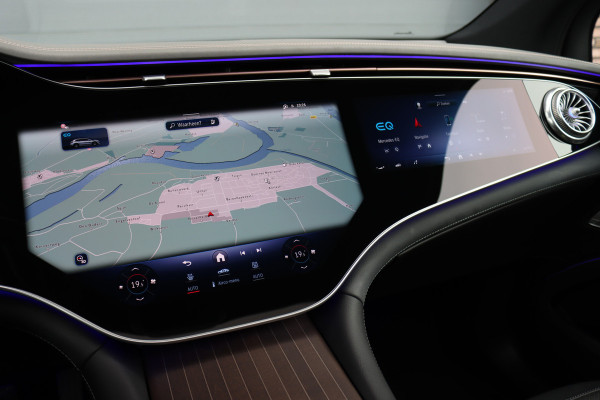 Mercedes-Benz EQS SUV 500 4MATIC Luxury Line 108 kWh | Luchtvering | Hyperscreen | Achterasbesturing | Distronic+ | Stoelventilatie | HUD | Elek. Achterbank | Burmester | Warmtepomp | Digital Light |