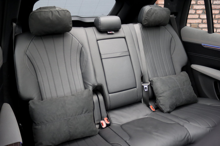 Mercedes-Benz EQS SUV 500 4MATIC Luxury Line 108 kWh | Luchtvering | Hyperscreen | Achterasbesturing | Distronic+ | Stoelventilatie | HUD | Elek. Achterbank | Burmester | Warmtepomp | Digital Light |