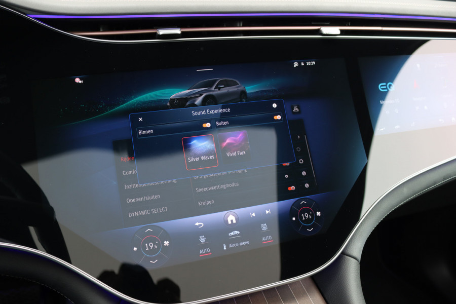 Mercedes-Benz EQS SUV 500 4MATIC Luxury Line 108 kWh | Luchtvering | Hyperscreen | Achterasbesturing | Distronic+ | Stoelventilatie | HUD | Elek. Achterbank | Burmester | Warmtepomp | Digital Light |