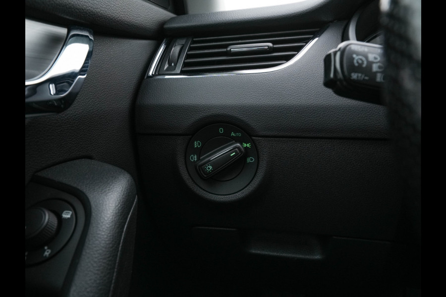 Škoda Octavia 1.6 TDI Greentech Ambition Business *LEATHER-FABRIC | NAVI-FULLMAP | HEATED-COMFORTSEATS | ECC | TOWBAR | PRIVACY-GLASS | PARKPILOT | CRUISE | 16''ALU *