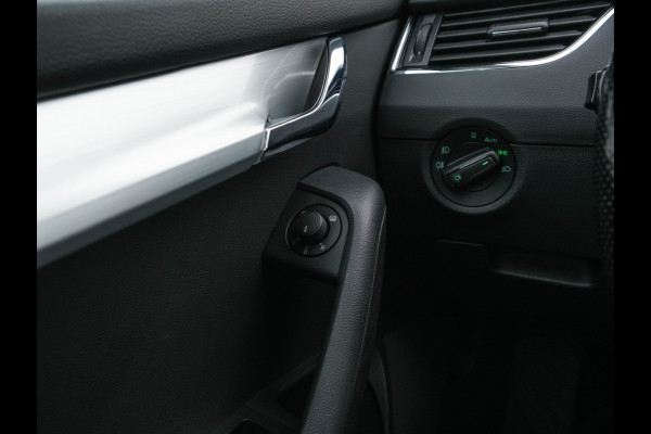 Škoda Octavia 1.6 TDI Greentech Ambition Business *LEATHER-FABRIC | NAVI-FULLMAP | HEATED-COMFORTSEATS | ECC | TOWBAR | PRIVACY-GLASS | PARKPILOT | CRUISE | 16''ALU *