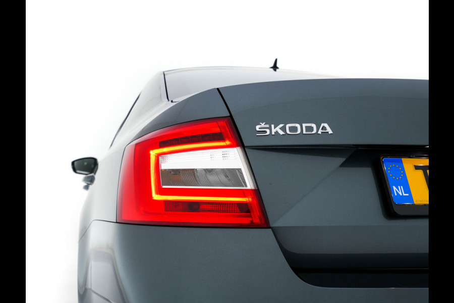 Škoda Octavia 1.6 TDI Greentech Ambition Business *LEATHER-FABRIC | NAVI-FULLMAP | HEATED-COMFORTSEATS | ECC | TOWBAR | PRIVACY-GLASS | PARKPILOT | CRUISE | 16''ALU *