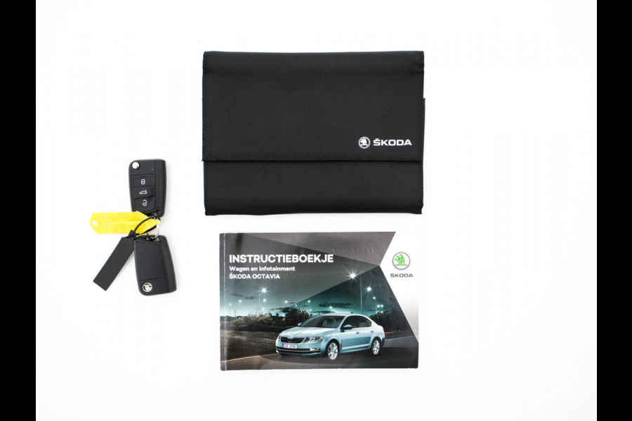 Škoda Octavia 1.6 TDI Greentech Ambition Business *LEATHER-FABRIC | NAVI-FULLMAP | HEATED-COMFORTSEATS | ECC | TOWBAR | PRIVACY-GLASS | PARKPILOT | CRUISE | 16''ALU *