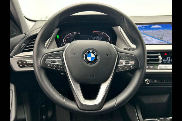 BMW 1-serie 118i Executive Edition * Origineel Nederlands * Carplay Navigatie Climate-control Cruise