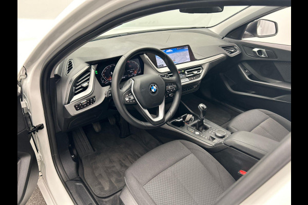 BMW 1-serie 118i Executive Edition * Origineel Nederlands * Carplay Navigatie Climate-control Cruise