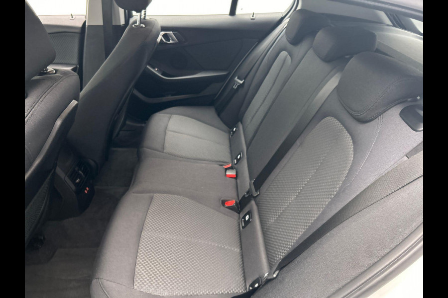 BMW 1-serie 118i Executive Edition * Origineel Nederlands * Carplay Navigatie Climate-control Cruise
