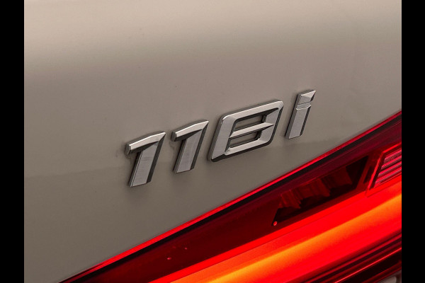 BMW 1-serie 118i Executive Edition * Origineel Nederlands * Carplay Navigatie Climate-control Cruise