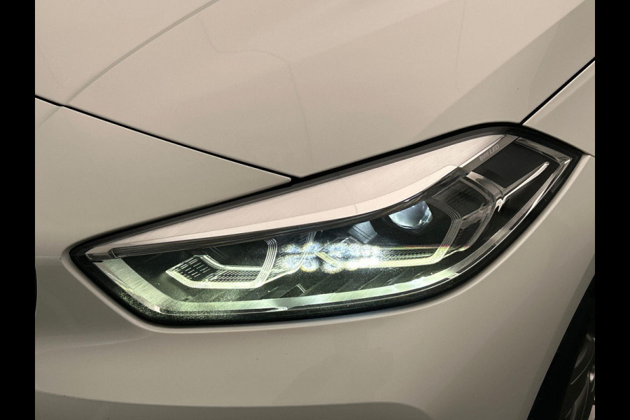 BMW 1-serie 118i Executive Edition * Origineel Nederlands * Carplay Navigatie Climate-control Cruise