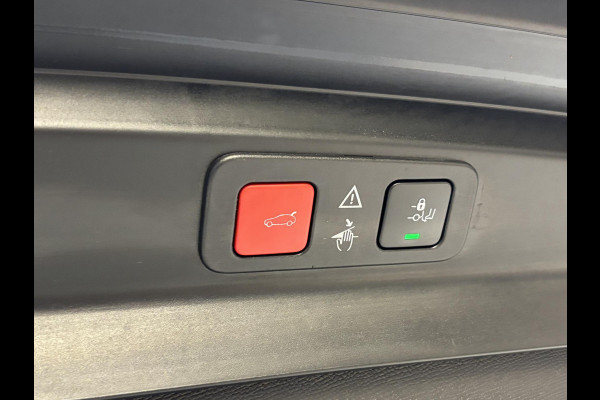 Peugeot 5008 1.6 PureTech GT-Line 7 pers | Panoramadak | Trekhaak afneembaar | Leder | Memory | Stoelverwarming | elektrisch verstelbare stoelen | Navi | Android auto / Apple carplay | Elektrische achterklep | Achteruitrijcamera