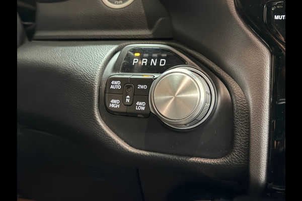 Dodge Ram 1500 5.7 V8 4x4 Crew Cab Sport | Full BLACK | Camera | ALPINE | Soft Cover | Apple Carplay | Cruise |