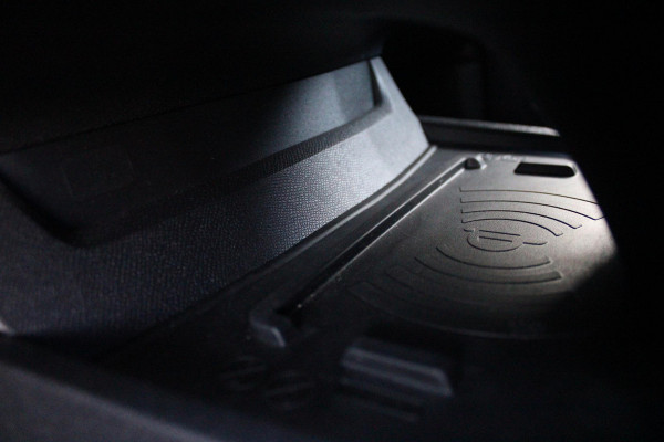 Peugeot 508 SW 1.6 HYbrid 225PK ALLURE BLACK PACK MATRIX LED KOPLAMPEN | ADAPTIEVE ACHTERVERLICHTING | SFEERVERLICHTING | NAVIGATIE | DRAADLOOS APPLE CARPLAY/ANDROID AUTO | HD CAMERA'S VOOR EN ACHTER PLUS 360 | ADAPTIEVE CRUISCONTROL | COMFORT BUSINESS PACK - AGR VOORSTOELEN MET UITSCHUIFBARE NEUS, STOELVERWARMING, ELEKTRISCH VERSTELBARE HELLINGSHOEK/LENDESTEUN | DODEHOEKBEWAKING | 18'' LICHTMETALEN VELGEN TYPE SPERONE BLACK | DONKERE HEMELBEKLEDING | ELEKTRISCH BEDIENBARE ACHTERKLEP | GLANZEND ZWARTE DAKRAILING | EXTRA GETINTE ACHTERRUITEN |