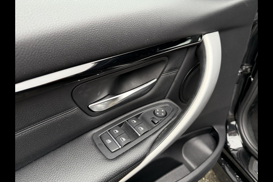 BMW 3 Serie Touring 318i M Sport Corporate Lease HIGH EXEC.| 81.000KM!| ORIG. NL|  LEER| ELEKTRISCHE ACHTERKLEP| AFNEEMBARE TREKHAAK| STOELVERWARMING| 19 INCH!| SUPER NETJES| RIJKLAARPRIJS INCL. 12 MND BOVAG GARANTIE