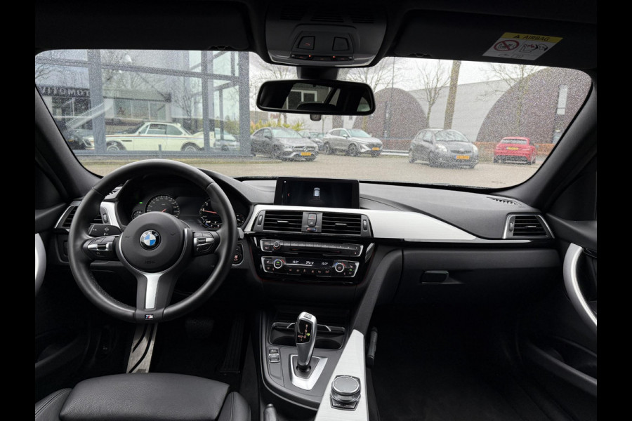 BMW 3 Serie Touring 318i M Sport Corporate Lease HIGH EXEC.| 81.000KM!| ORIG. NL|  LEER| ELEKTRISCHE ACHTERKLEP| AFNEEMBARE TREKHAAK| STOELVERWARMING| 19 INCH!| SUPER NETJES| RIJKLAARPRIJS INCL. 12 MND BOVAG GARANTIE