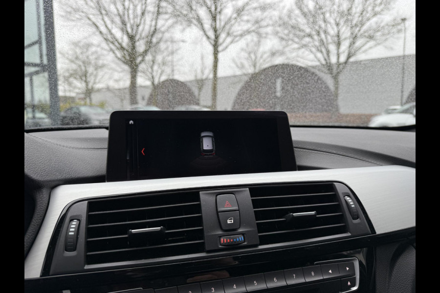 BMW 3 Serie Touring 318i M Sport Corporate Lease HIGH EXEC.| 81.000KM!| ORIG. NL|  LEER| ELEKTRISCHE ACHTERKLEP| AFNEEMBARE TREKHAAK| STOELVERWARMING| 19 INCH!| SUPER NETJES| RIJKLAARPRIJS INCL. 12 MND BOVAG GARANTIE