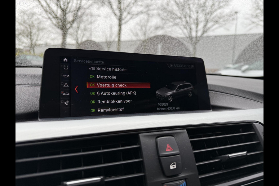 BMW 3 Serie Touring 318i M Sport Corporate Lease HIGH EXEC.| 81.000KM!| ORIG. NL|  LEER| ELEKTRISCHE ACHTERKLEP| AFNEEMBARE TREKHAAK| STOELVERWARMING| 19 INCH!| SUPER NETJES| RIJKLAARPRIJS INCL. 12 MND BOVAG GARANTIE