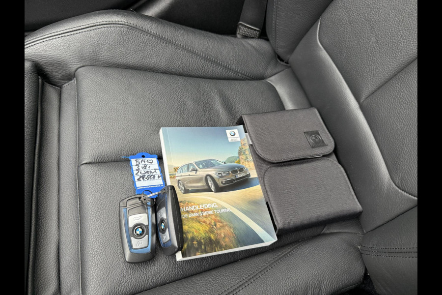 BMW 3 Serie Touring 318i M Sport Corporate Lease HIGH EXEC.| 81.000KM!| ORIG. NL|  LEER| ELEKTRISCHE ACHTERKLEP| AFNEEMBARE TREKHAAK| STOELVERWARMING| 19 INCH!| SUPER NETJES| RIJKLAARPRIJS INCL. 12 MND BOVAG GARANTIE