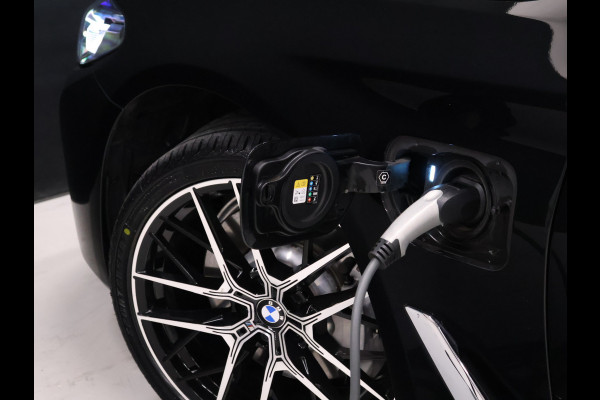 BMW 5 Serie Touring 530e Business Edition Plus [APPLE CARPLAY, ANDROID AUTO, VOL LEDER, MEMORY SEATS, SPORTSTOELEN, LASER LIGHT, NIEUWSTAAT]