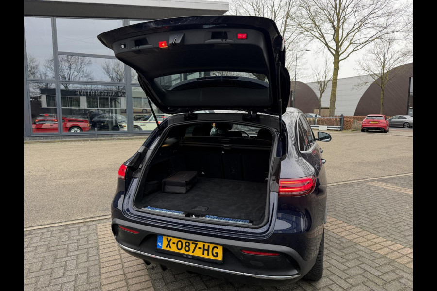 Mercedes-Benz EQC 400 4MATIC Business Solution AMG 80 kWh SOH 97% | SCHUIFDAK | ELEKTRISCHE TREKHAK | CAMERA | MERCEDES DEALER ONDERHOUDEN | AMBILIGHT SFEERVERLICHTING | RIJKLAAR GELEVERD MET 12 MND BOVAG GARANTIE|