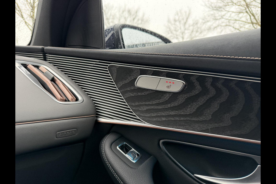 Mercedes-Benz EQC 400 4MATIC Business Solution AMG 80 kWh SOH 97% | SCHUIFDAK | ELEKTRISCHE TREKHAK | CAMERA | MERCEDES DEALER ONDERHOUDEN | AMBILIGHT SFEERVERLICHTING | RIJKLAAR GELEVERD MET 12 MND BOVAG GARANTIE|