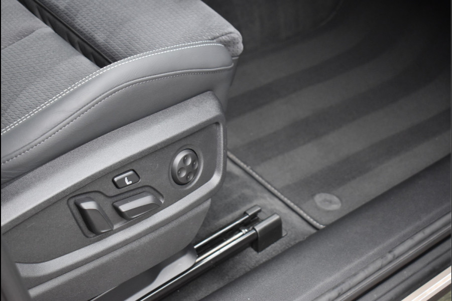 Audi Q5 50 TFSI e S-Line 299 Pk Black Ed HUD Matrix Oled Trekhaak 360 Camera Leder/Alcantara Massage 20 Inch