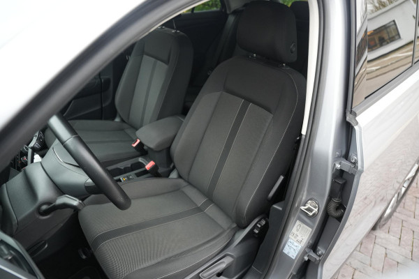 Volkswagen T-Roc 1.0 TSI Life Adaptive Cruise Virtual Dashb. Camera PDC Airco Trekhaak