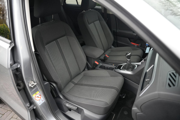 Volkswagen T-Roc 1.0 TSI Life Adaptive Cruise Virtual Dashb. Camera PDC Airco Trekhaak