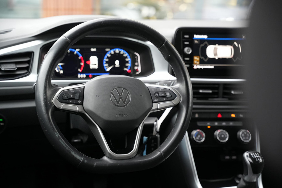 Volkswagen T-Roc 1.0 TSI Life Adaptive Cruise Virtual Dashb. Camera PDC Airco Trekhaak