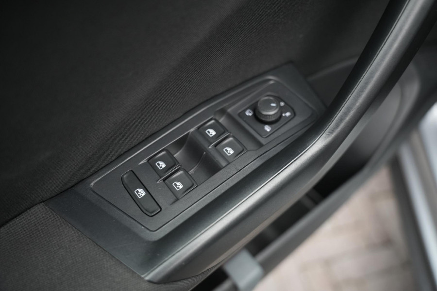 Volkswagen T-Roc 1.0 TSI Life Adaptive Cruise Virtual Dashb. Camera PDC Airco Trekhaak