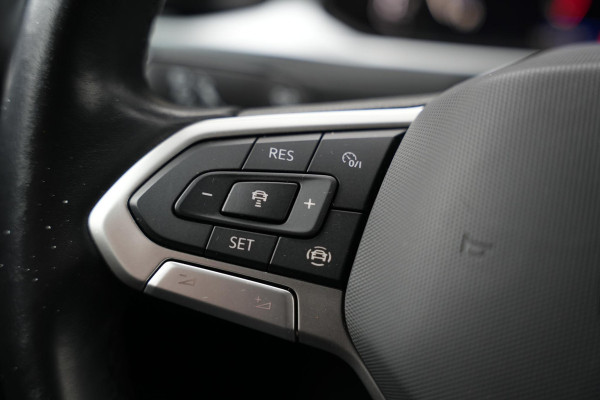 Volkswagen T-Roc 1.0 TSI Life Adaptive Cruise Virtual Dashb. Camera PDC Airco Trekhaak