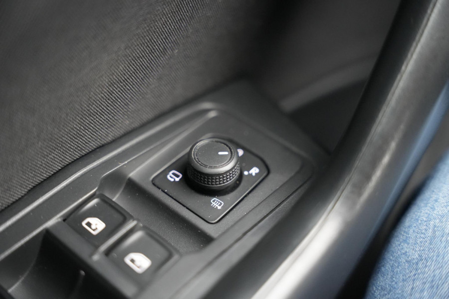 Volkswagen T-Roc 1.0 TSI Life Adaptive Cruise Virtual Dashb. Camera PDC Airco Trekhaak