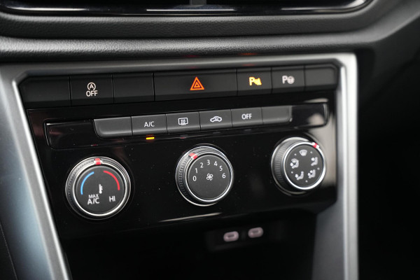 Volkswagen T-Roc 1.0 TSI Life Adaptive Cruise Virtual Dashb. Camera PDC Airco Trekhaak