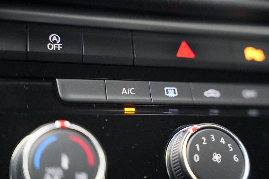 Volkswagen T-Roc 1.0 TSI Life Adaptive Cruise Virtual Dashb. Camera PDC Airco Trekhaak