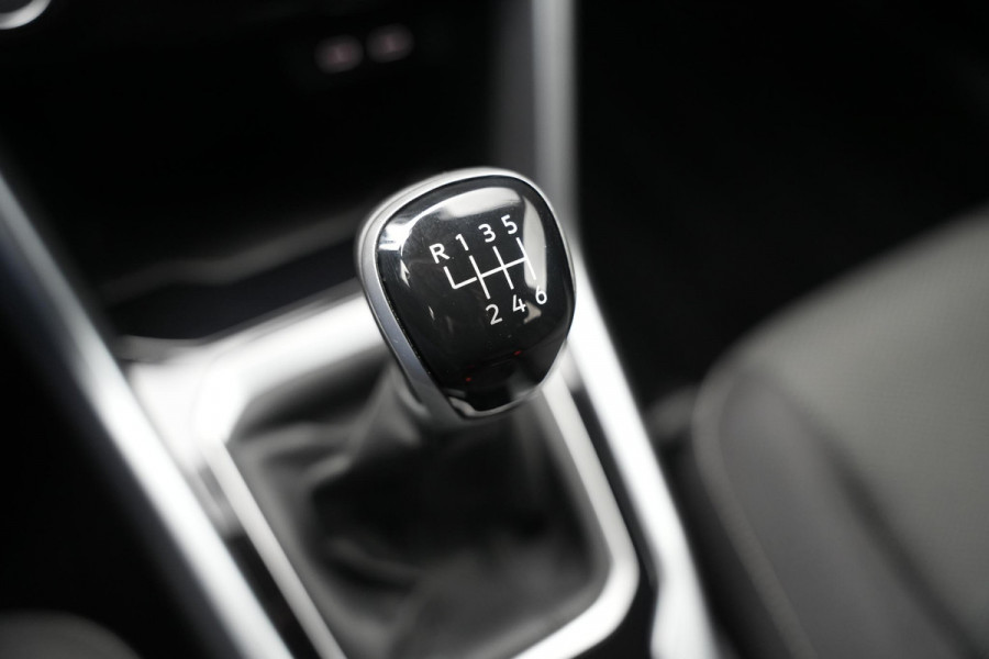 Volkswagen T-Roc 1.0 TSI Life Adaptive Cruise Virtual Dashb. Camera PDC Airco Trekhaak