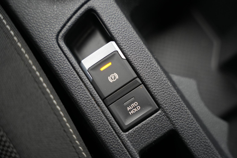 Volkswagen T-Roc 1.0 TSI Life Adaptive Cruise Virtual Dashb. Camera PDC Airco Trekhaak