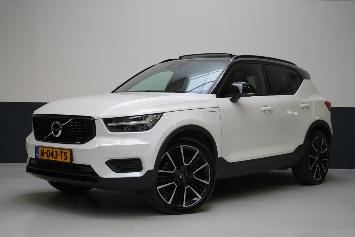 Volvo XC40 1.5 T4 Recharge R-Design | Leder | Panoramadak | Trekhaak | Camera | Lm velgen