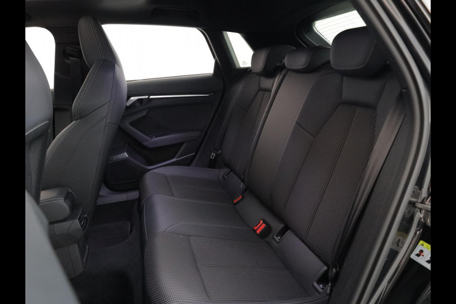 Audi A3 Sportback 35 TFSI S edition 150 pk S-tronic | Verlengde garantie | Navigatie | Panoramadak | Parkeersensoren (Park assist) | B&O Soundsystem | S-Line |