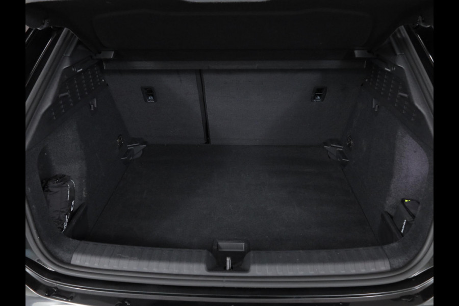 Audi A3 Sportback 35 TFSI S edition 150 pk S-tronic | Verlengde garantie | Navigatie | Panoramadak | Parkeersensoren (Park assist) | B&O Soundsystem | S-Line |