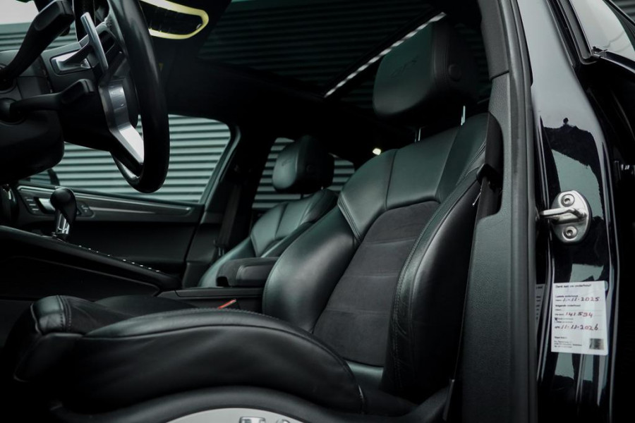 Porsche Macan 3.0 GTS / Pano / Luchtvering / Trekhaak / Sportstoelen / Carplay