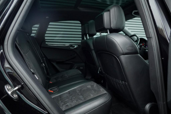 Porsche Macan 3.0 GTS / Pano / Luchtvering / Trekhaak / Sportstoelen / Carplay
