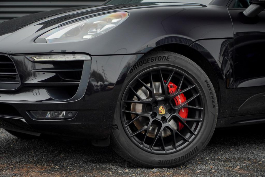 Porsche Macan 3.0 GTS / Pano / Luchtvering / Trekhaak / Sportstoelen / Carplay