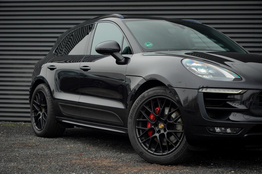 Porsche Macan 3.0 GTS / Pano / Luchtvering / Trekhaak / Sportstoelen / Carplay